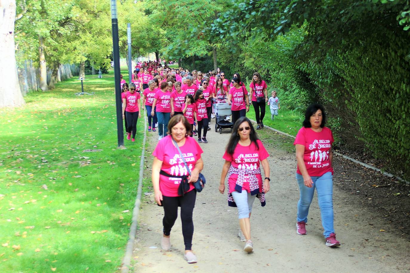 Fotos: La Carrera de la Mujer logra 800 inscripciones a favor de la Asociación Española Contra el Cáncer en La Rioja