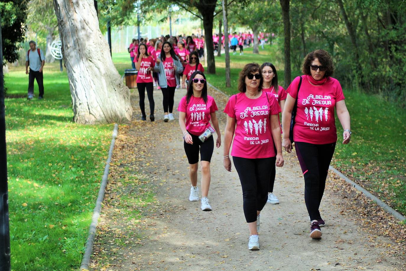 Fotos: La Carrera de la Mujer logra 800 inscripciones a favor de la Asociación Española Contra el Cáncer en La Rioja