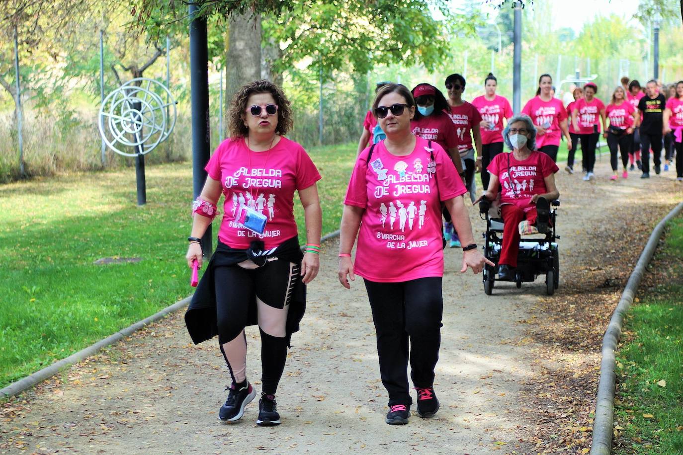 Fotos: La Carrera de la Mujer logra 800 inscripciones a favor de la Asociación Española Contra el Cáncer en La Rioja