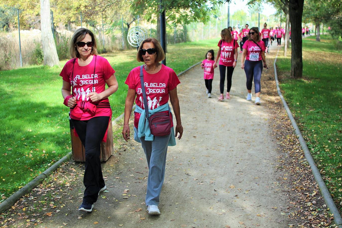 Fotos: La Carrera de la Mujer logra 800 inscripciones a favor de la Asociación Española Contra el Cáncer en La Rioja