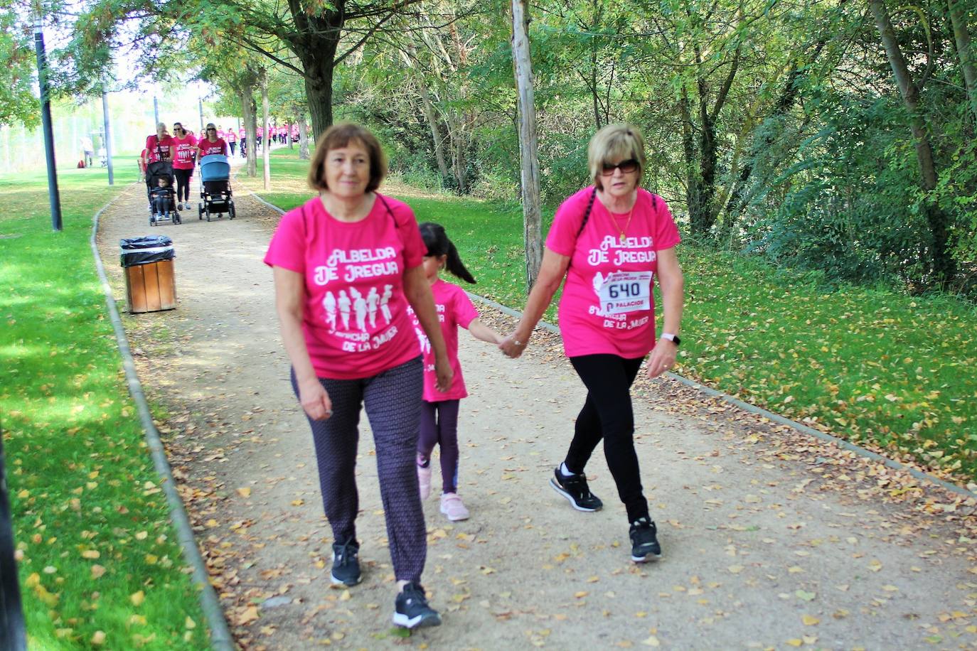 Fotos: La Carrera de la Mujer logra 800 inscripciones a favor de la Asociación Española Contra el Cáncer en La Rioja