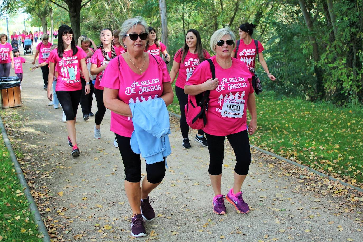 Fotos: La Carrera de la Mujer logra 800 inscripciones a favor de la Asociación Española Contra el Cáncer en La Rioja