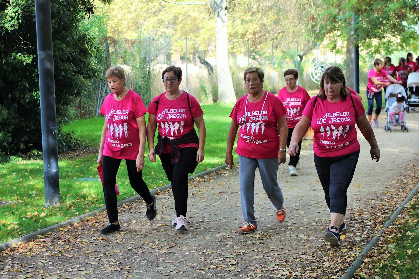 Fotos: La Carrera de la Mujer logra 800 inscripciones a favor de la Asociación Española Contra el Cáncer en La Rioja
