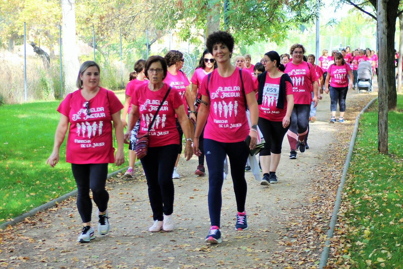 Fotos: La Carrera de la Mujer logra 800 inscripciones a favor de la Asociación Española Contra el Cáncer en La Rioja