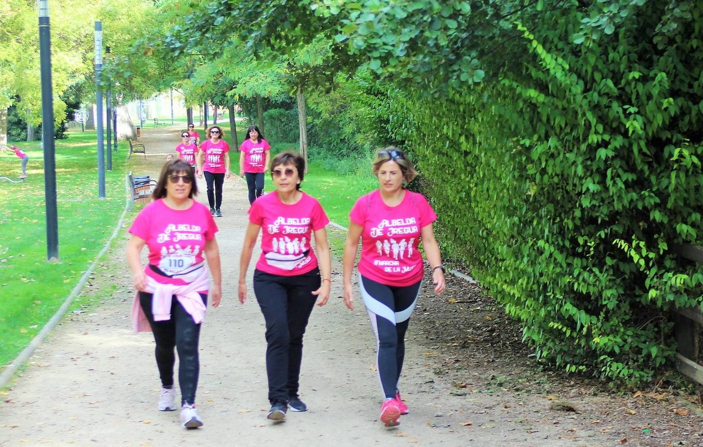 Fotos: La Carrera de la Mujer logra 800 inscripciones a favor de la Asociación Española Contra el Cáncer en La Rioja