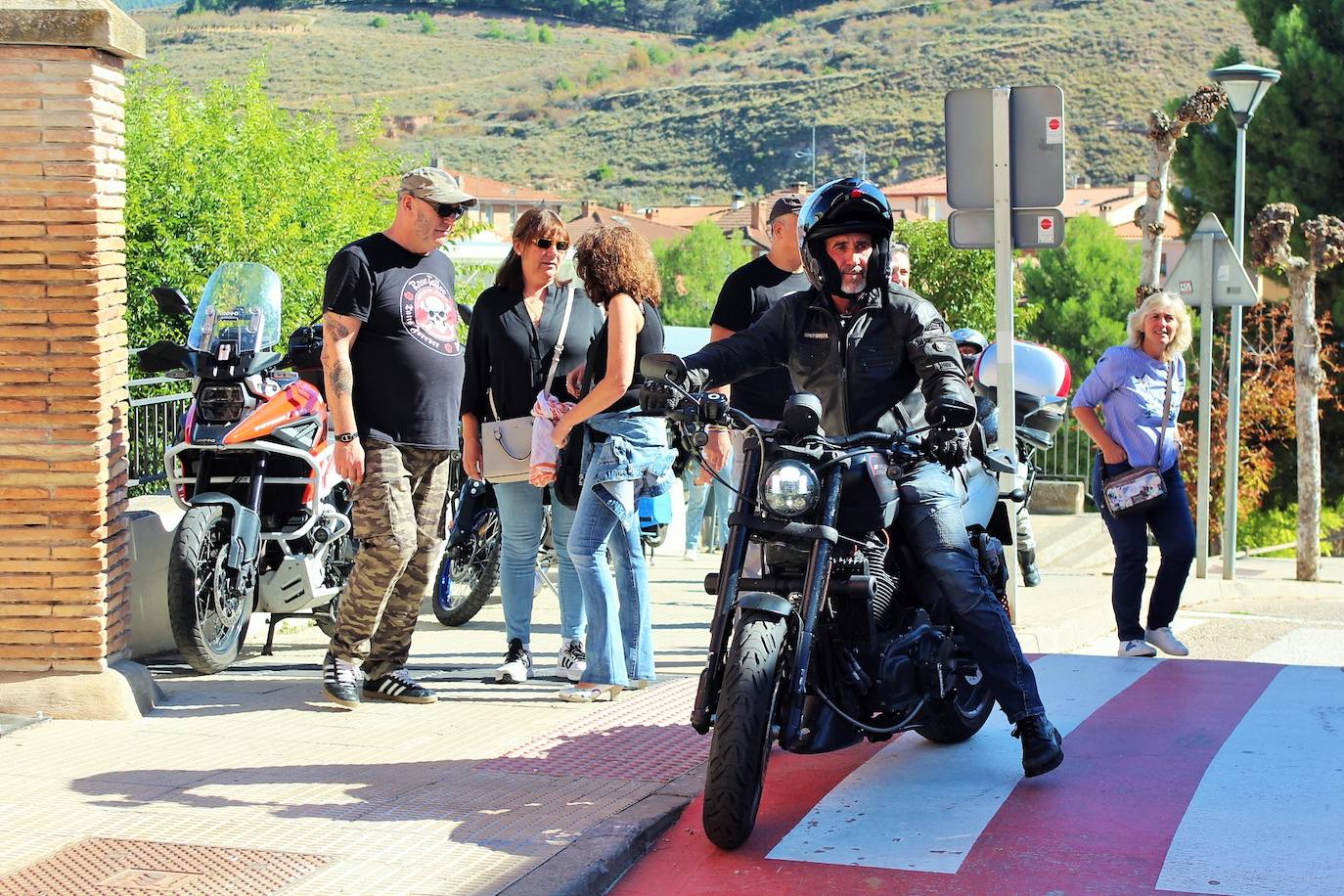 Fotos: I Moto Rock &#039;Caballeros del Alsfalto reúne a más de un centenar de moteros por una buena causa en Nalda