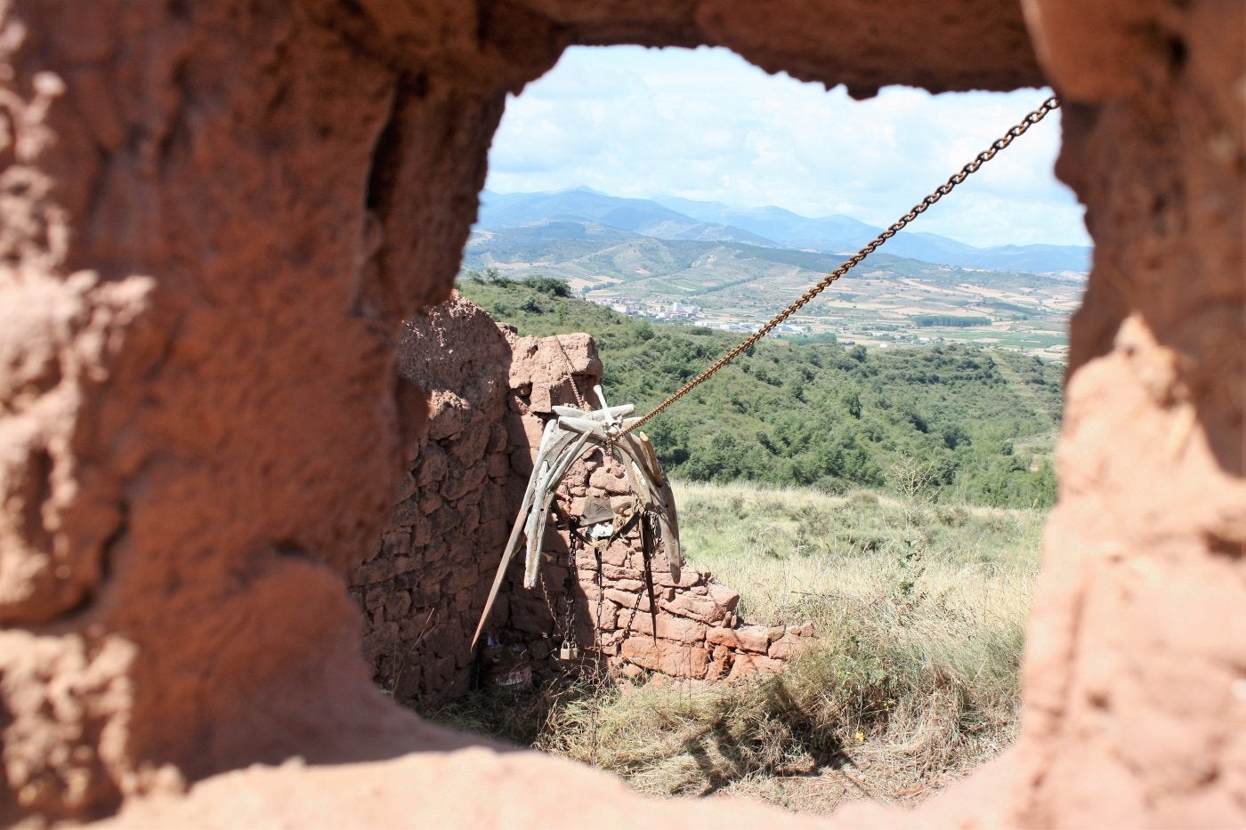 Camprovinarte. El certamen de arte contemporáneo es el principal baluarte de la localidad de cara a atraer a los visitantes en cada edición y a lo largo del año. No en vano la mayoría de las obras perduran en sus calles y alrededores, desde donde se puede disfrutar de una naturaleza en estado puro. 