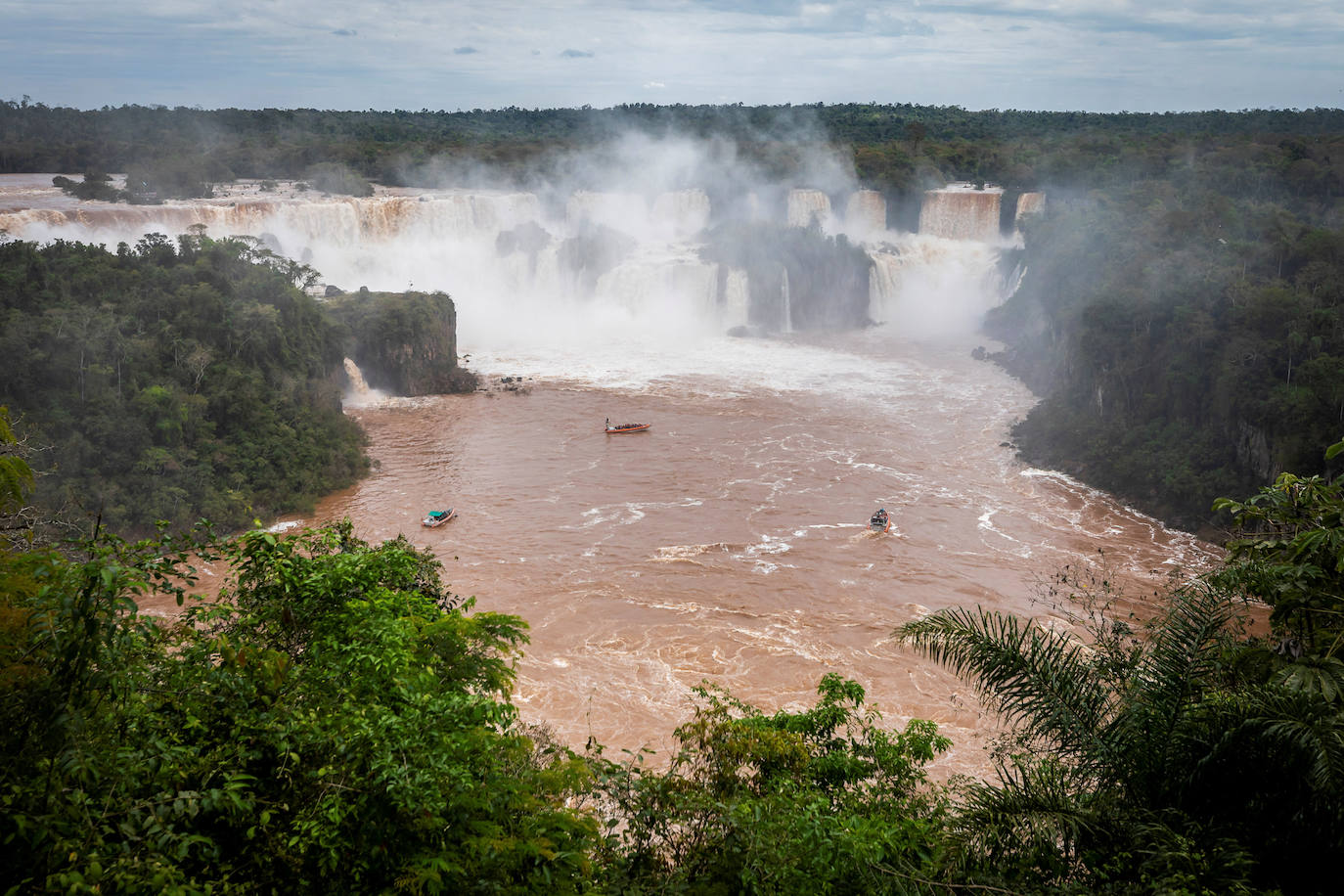 Fotos: Las cataratas de Iguazú se desbordan por las fuertes lluvias