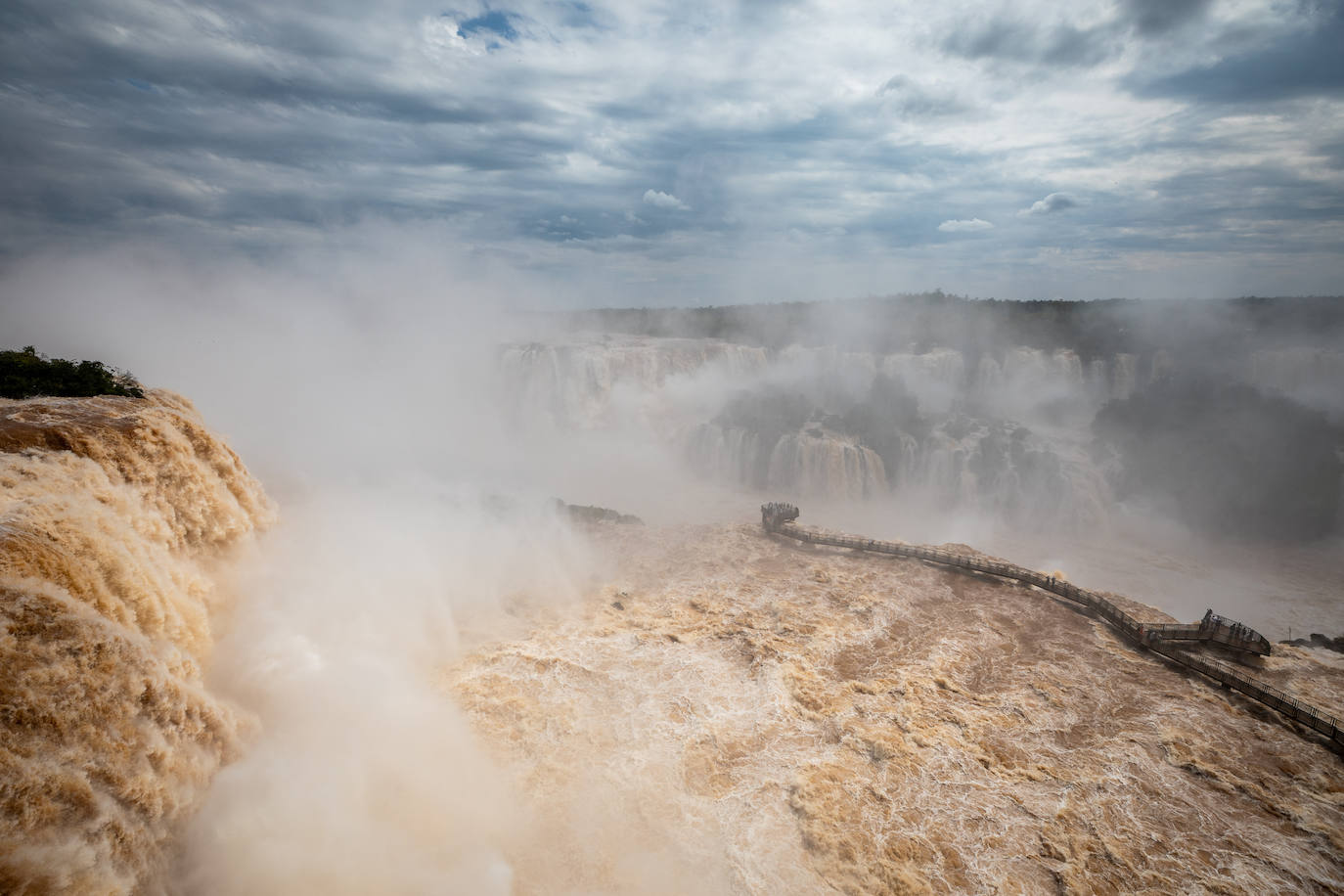 Fotos: Las cataratas de Iguazú se desbordan por las fuertes lluvias