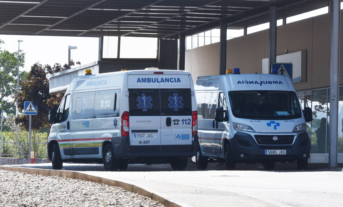 Ambulancias en el servicio de Urgencias del San Pedro. 