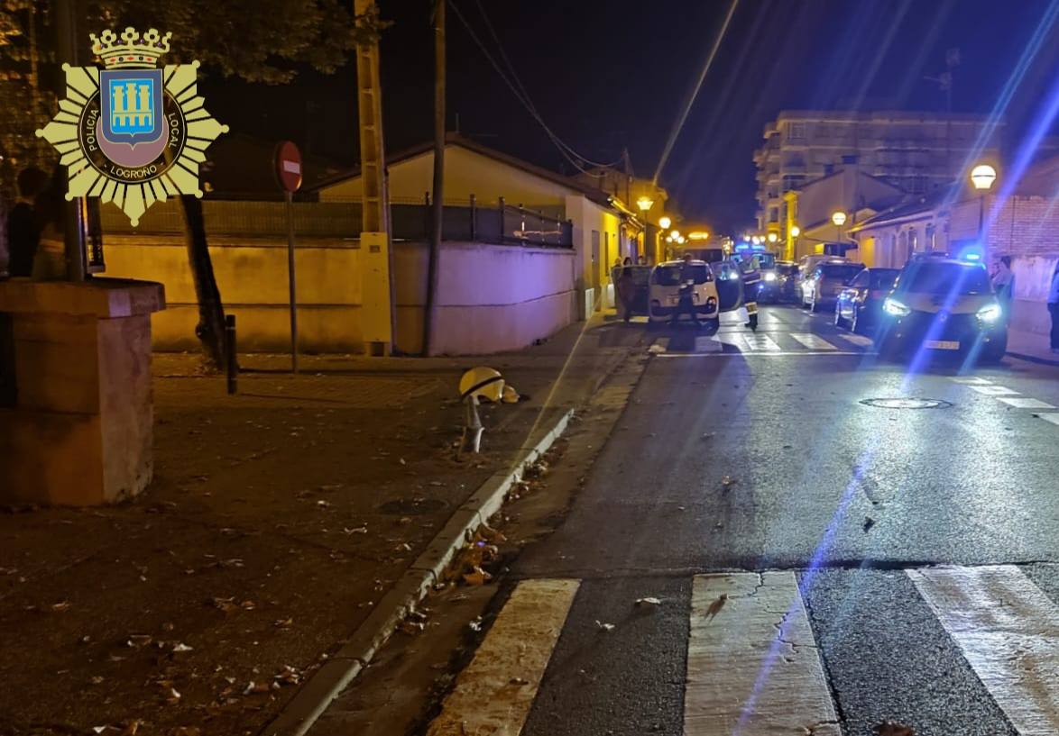 Imagen de la farola destrozada en el barrio de Yagüe. 