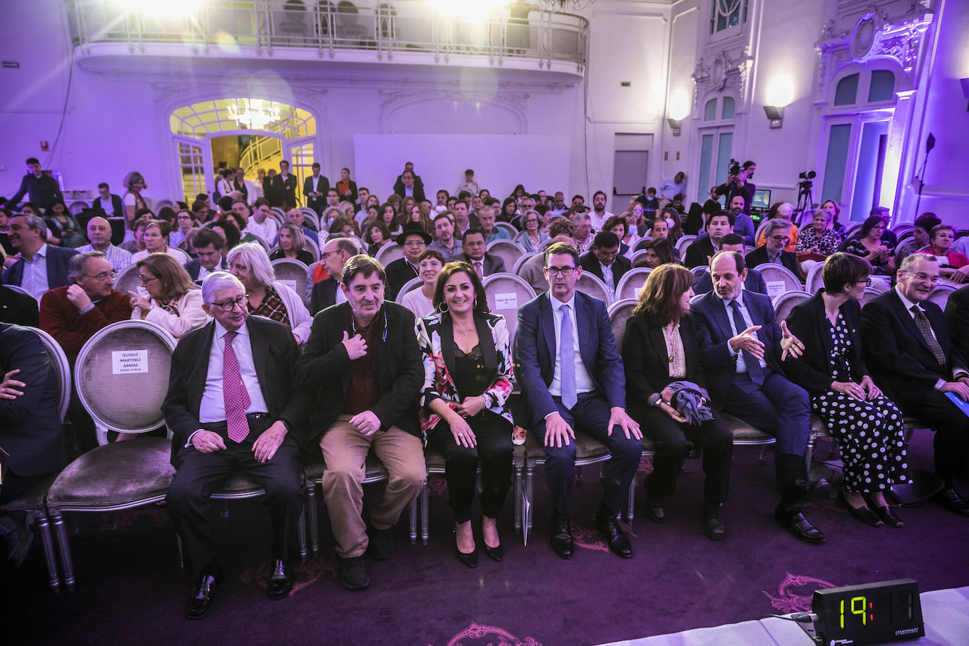 Fotos: Apertura de Futuro en Español en el Círculo Logroñés con Luis García Montero y Elvira Lindo