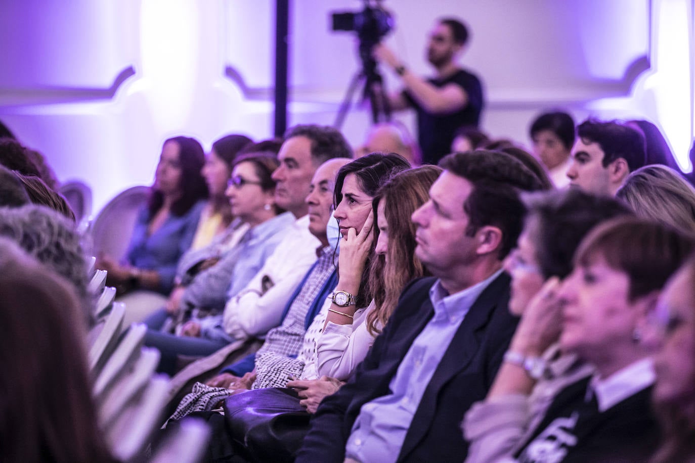 Fotos: Apertura de Futuro en Español en el Círculo Logroñés con Luis García Montero y Elvira Lindo