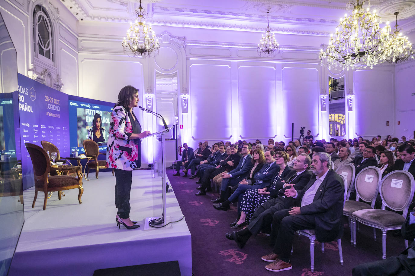 Fotos: Apertura de Futuro en Español en el Círculo Logroñés con Luis García Montero y Elvira Lindo