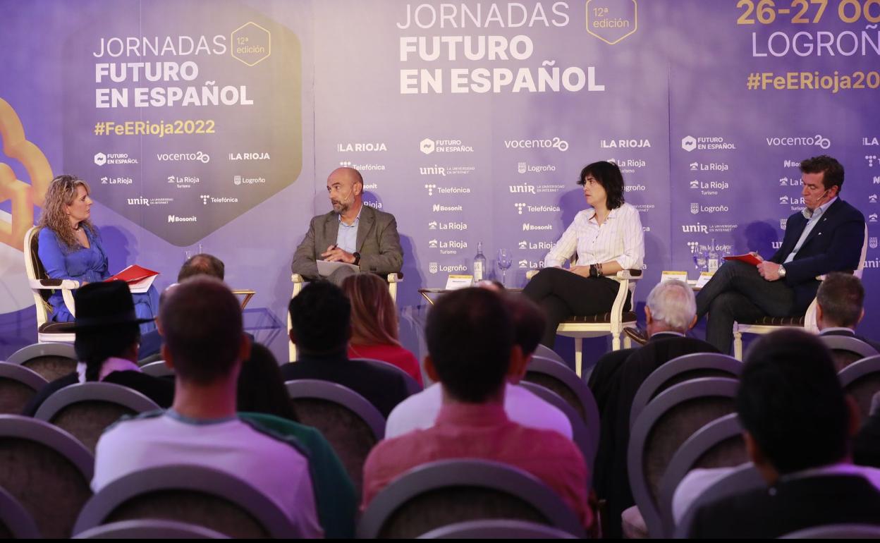 Los participantes, durante la charla