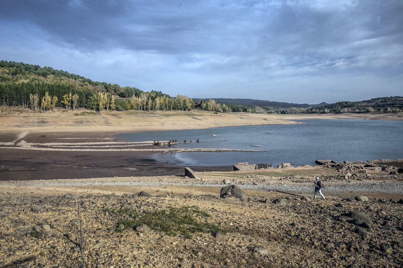 Sequía y bajo nivel en las reservas hídricas en una reciente imagen del pantano González Lacasa. 