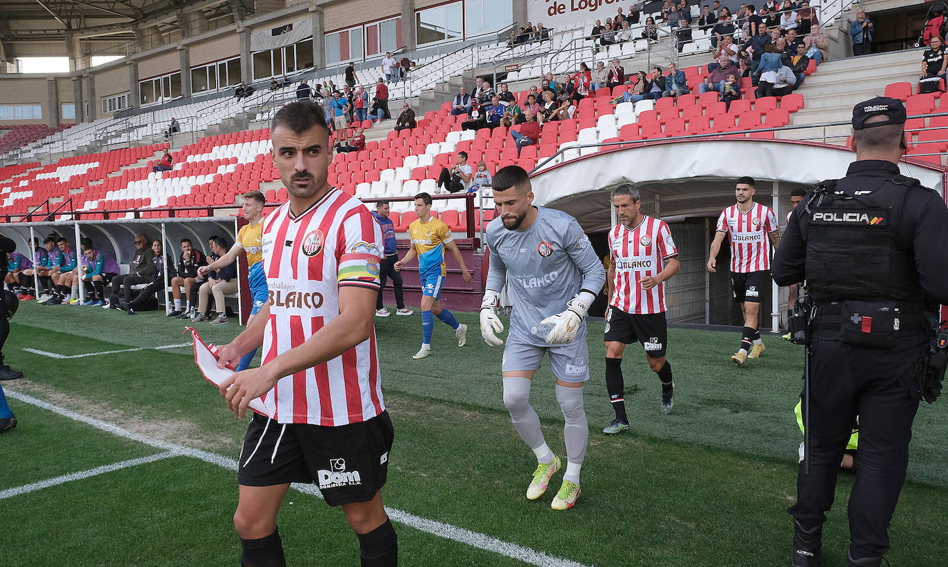 Fotos: La SD Logroñés cae ante el Nástic