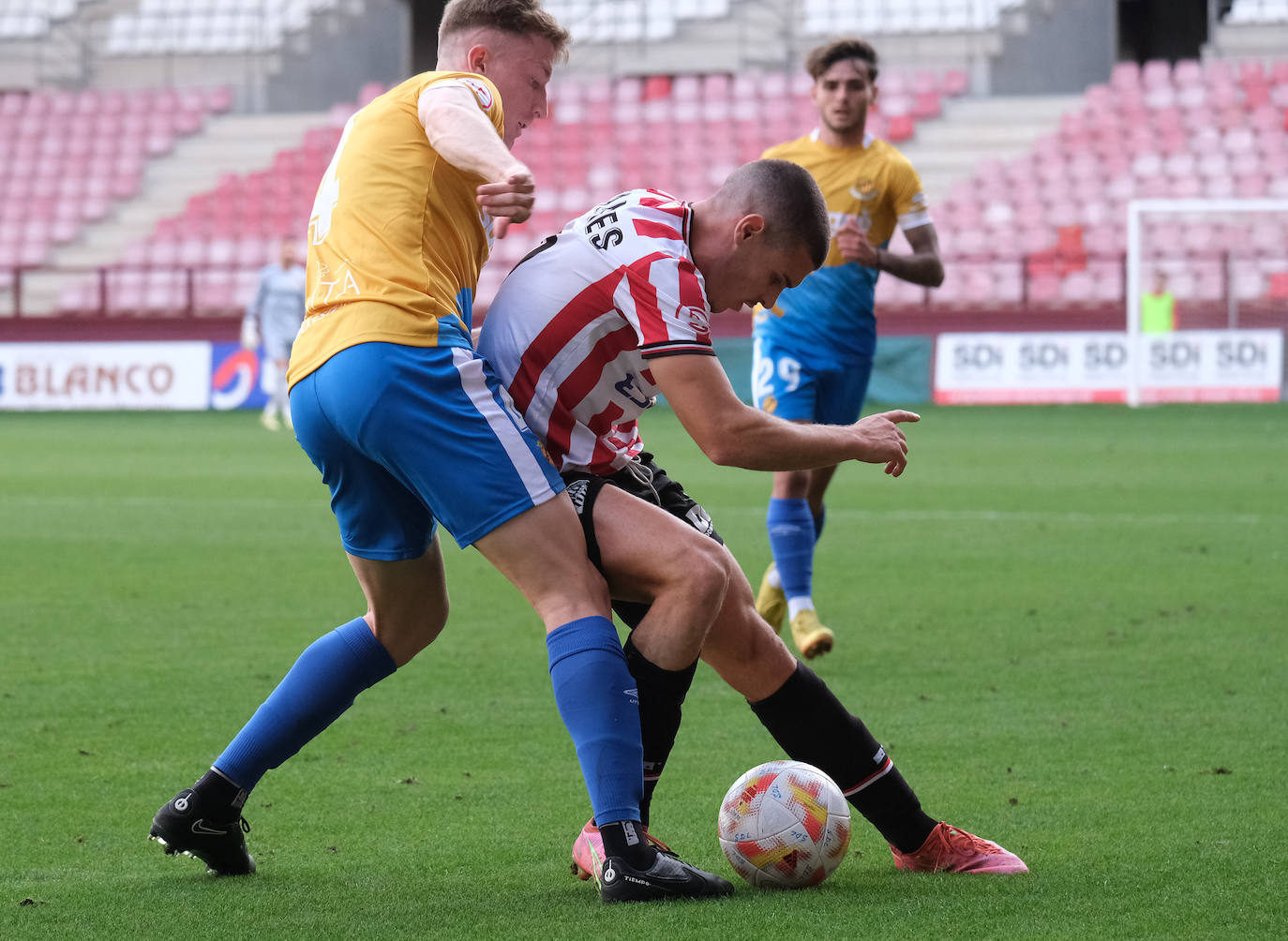 Fotos: La SD Logroñés cae ante el Nástic