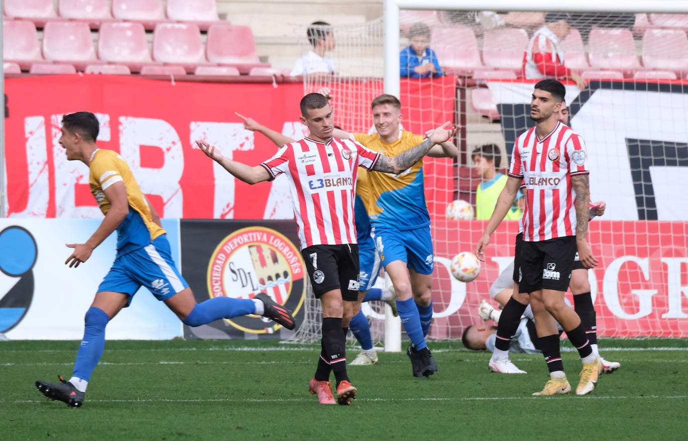 Fotos: La SD Logroñés cae ante el Nástic