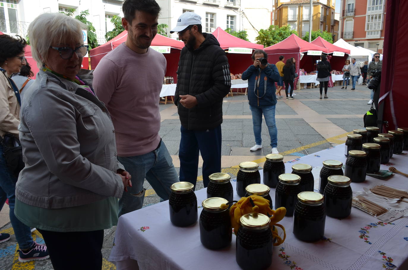 Fotos: La Calahorra más dulce se exhibe en la XVI edición de la Feria de Golmajería