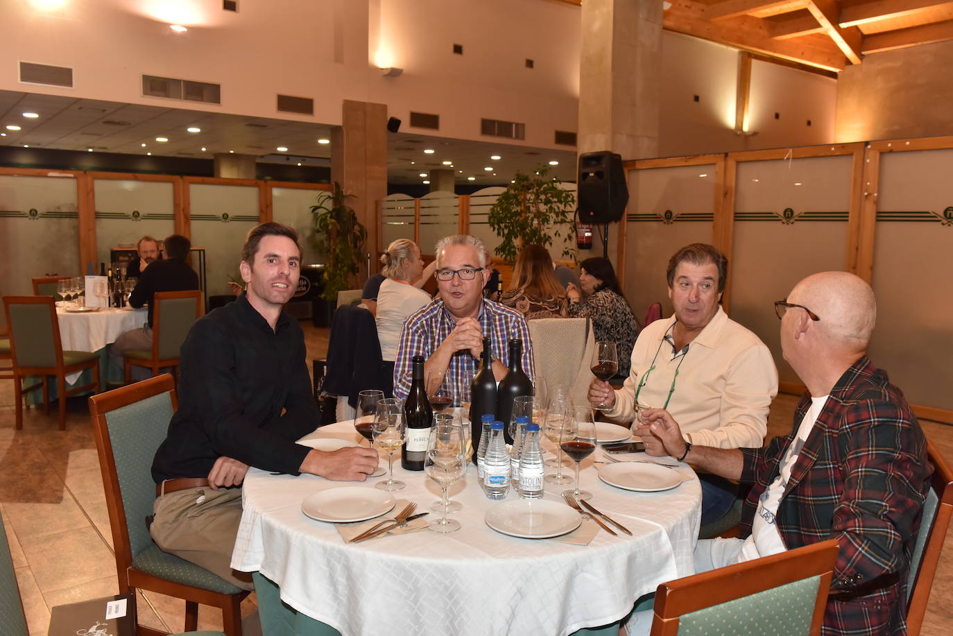 Fotos: Cata y entrega de premios del torneo de golf de Bodegas Perica