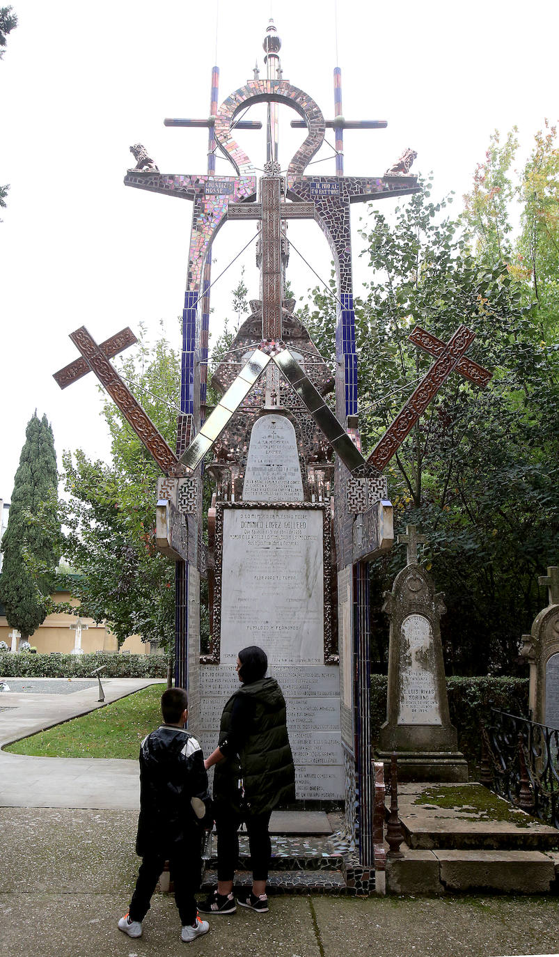 Fotos: Los logroñeses visitan y preparan el cementerio para el Todos los Santos