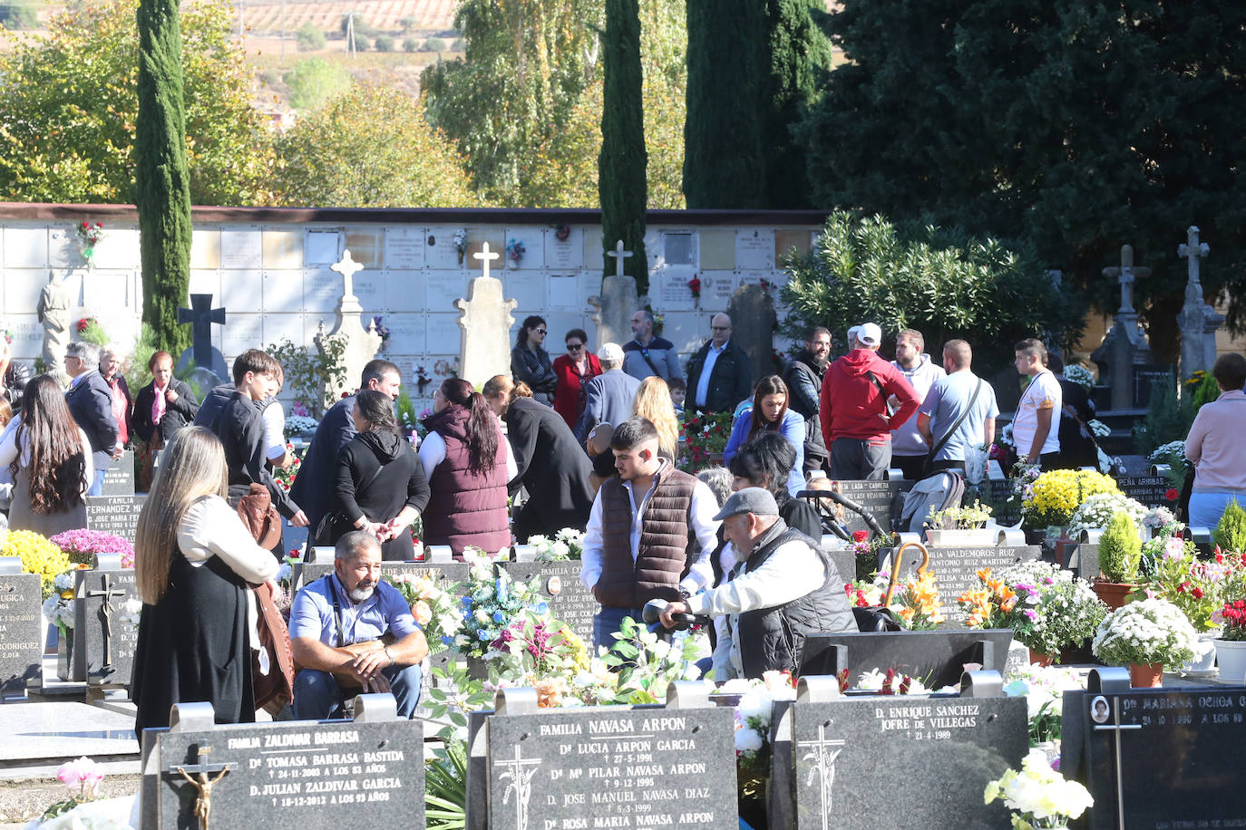 El recuerdo a los difuntos se mantiene vivo en Logroño. 