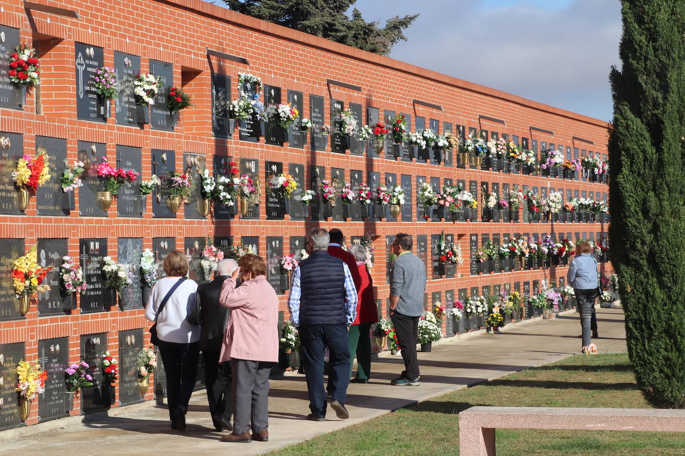 Visita al cementerio de Alfaro.