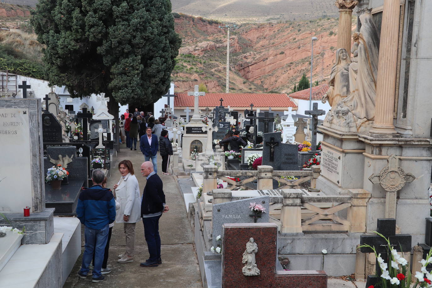 Visita al cementerio de Arnedo.