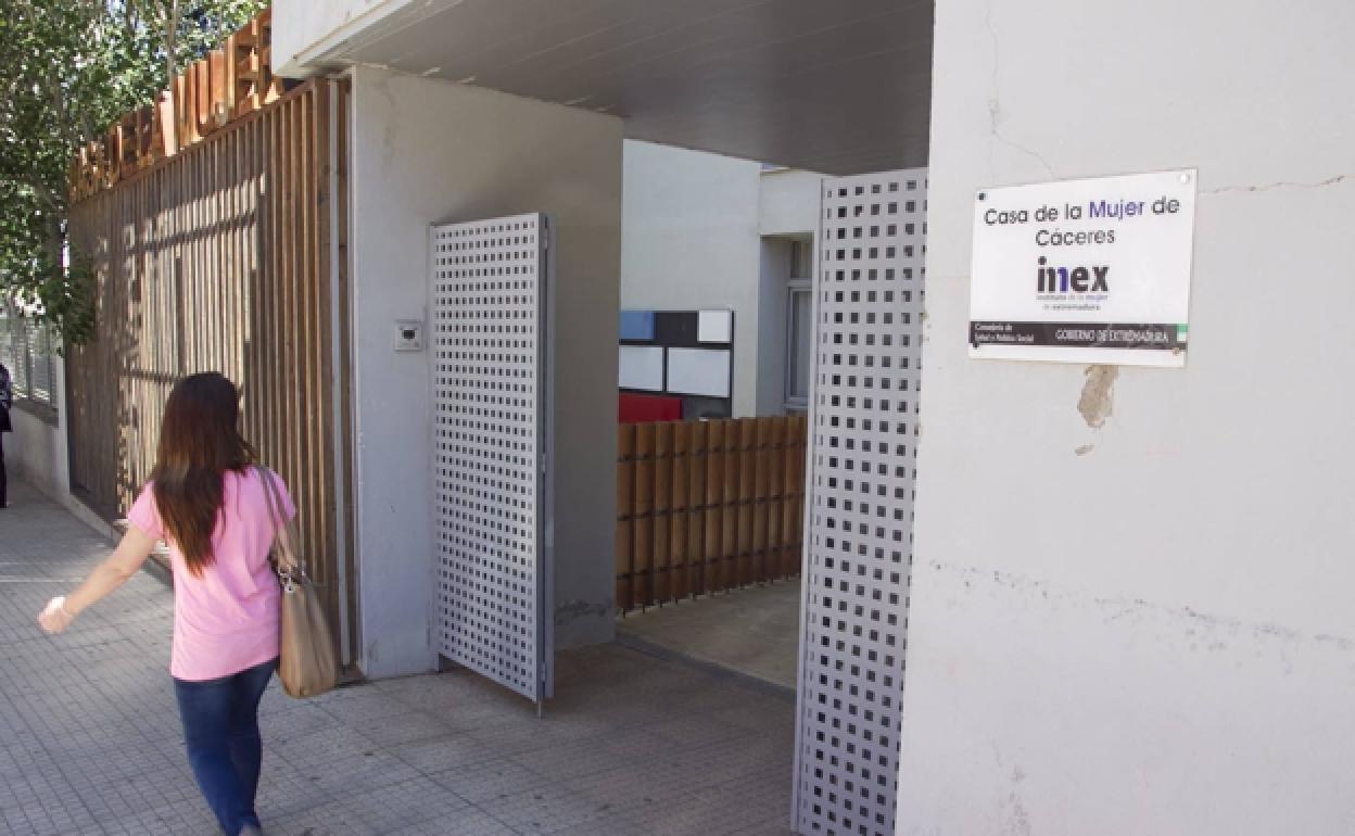 Casa de la Mujer de Cáceres, donde la víctima pasó un mes acogida junto a su hijo. 