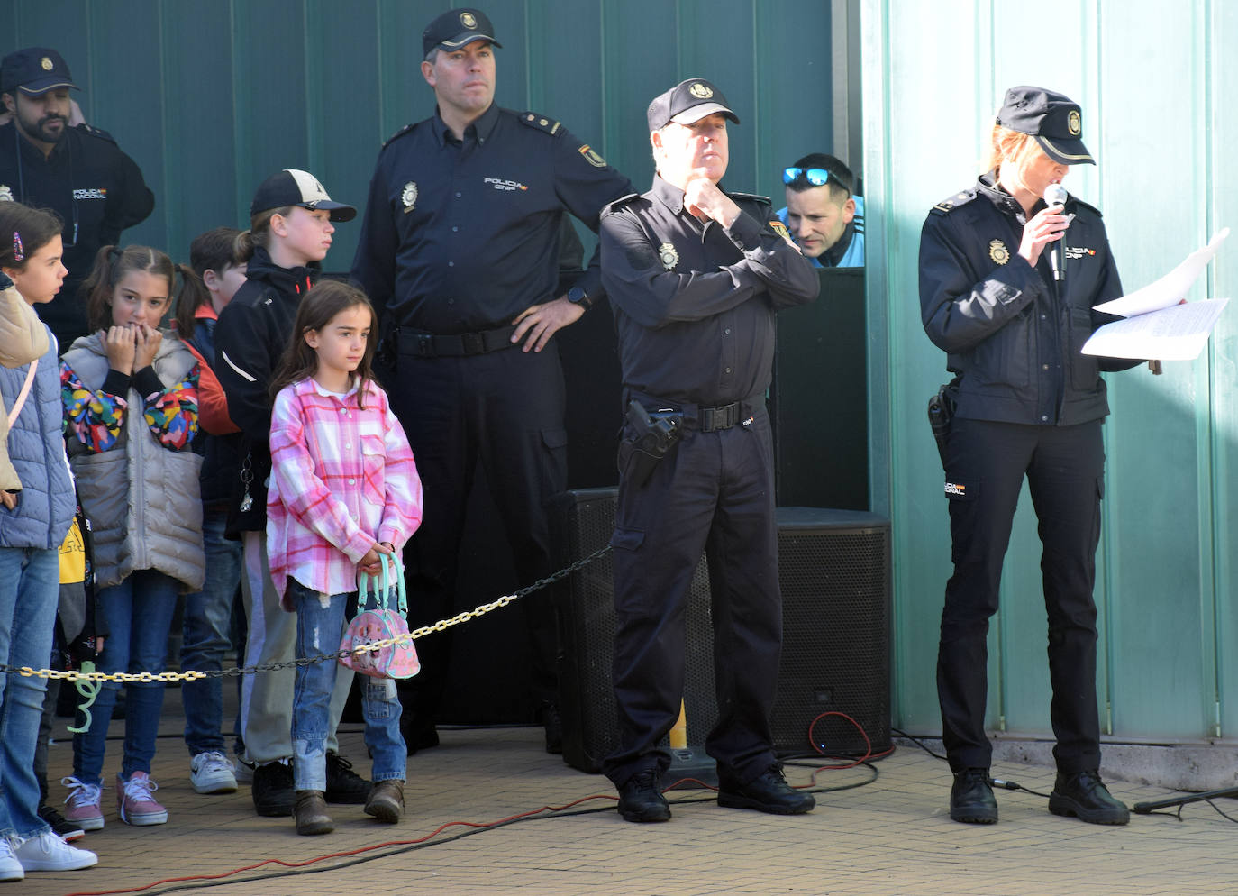 Fotos: La Policía Nacional se acerca a los niños