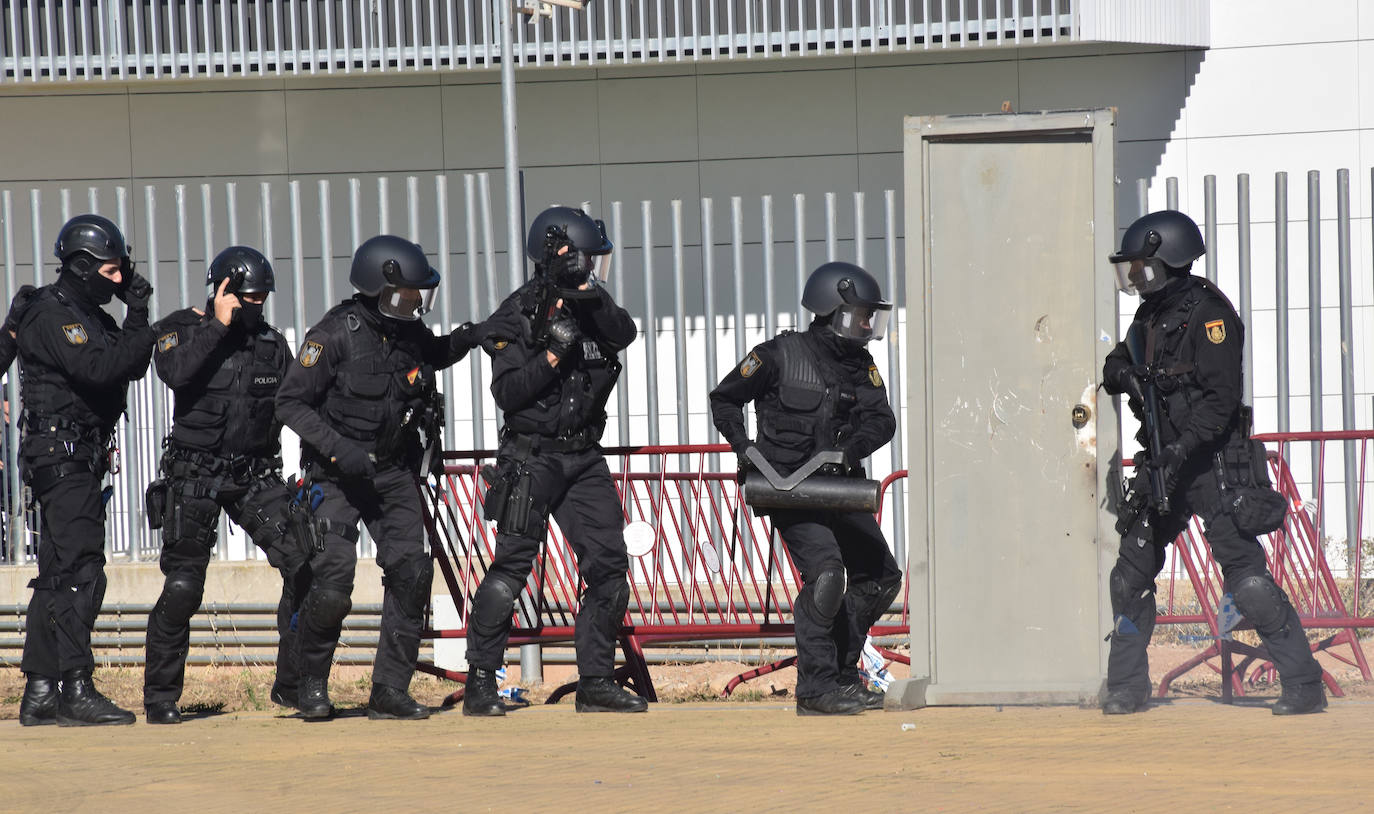 Fotos: La Policía Nacional se acerca a los niños