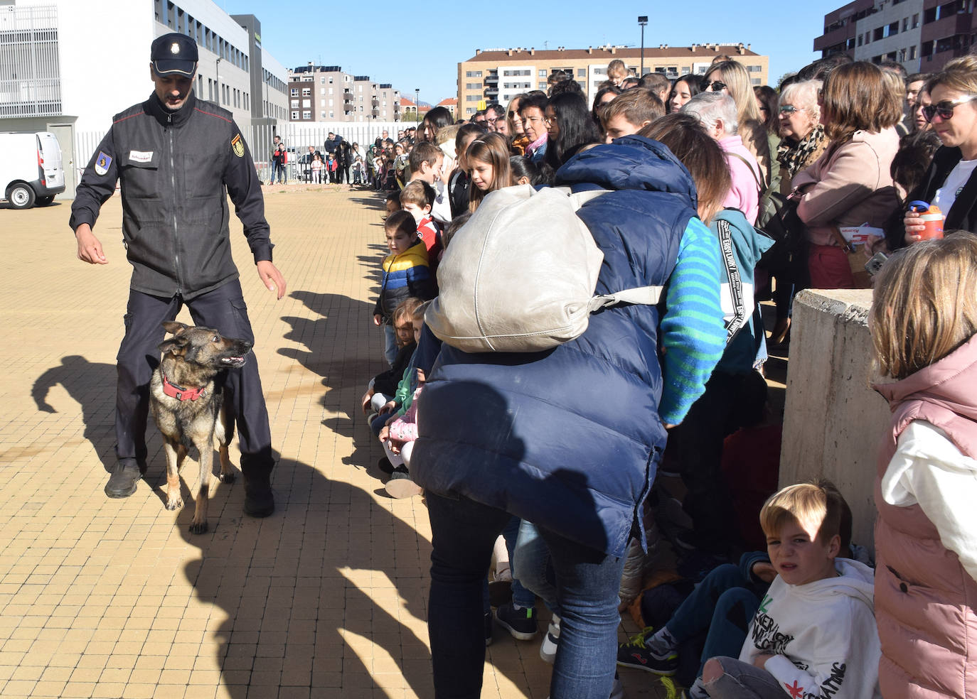 Fotos: La Policía Nacional se acerca a los niños