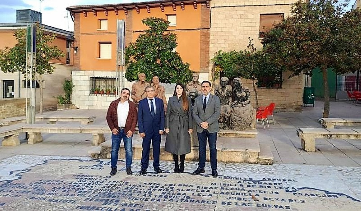 Velasco, Rubio, Amutio y García, en la plaza de la Convención. 