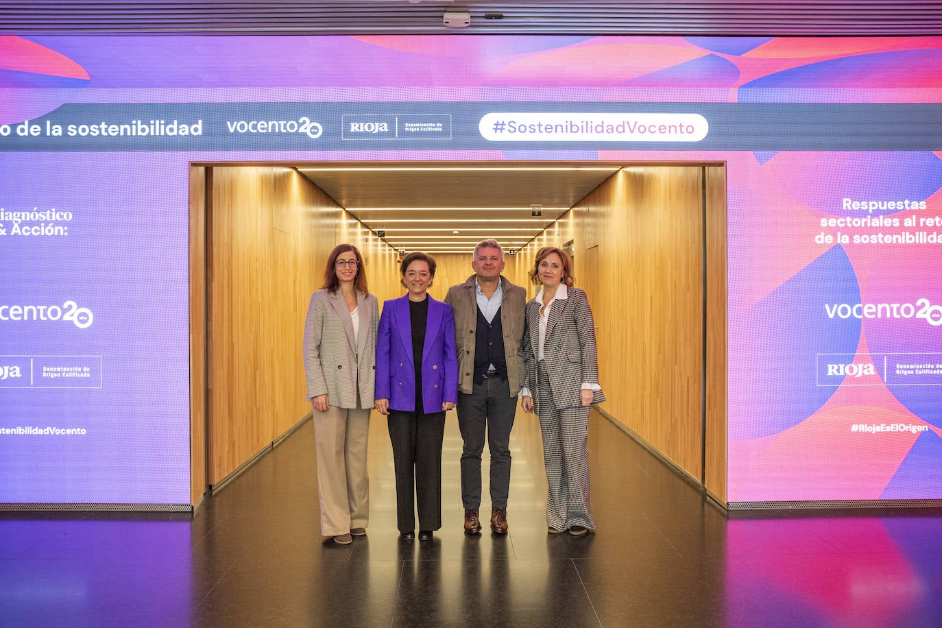 Fotos: &#039;Respuestas sectoriales al reto de la sostenibilidad&#039;, foro organizado por el Grupo Vocento y patrocinado por el Consejo Regulador de la Denominación de Origen Calificada (DOCa) Rioja