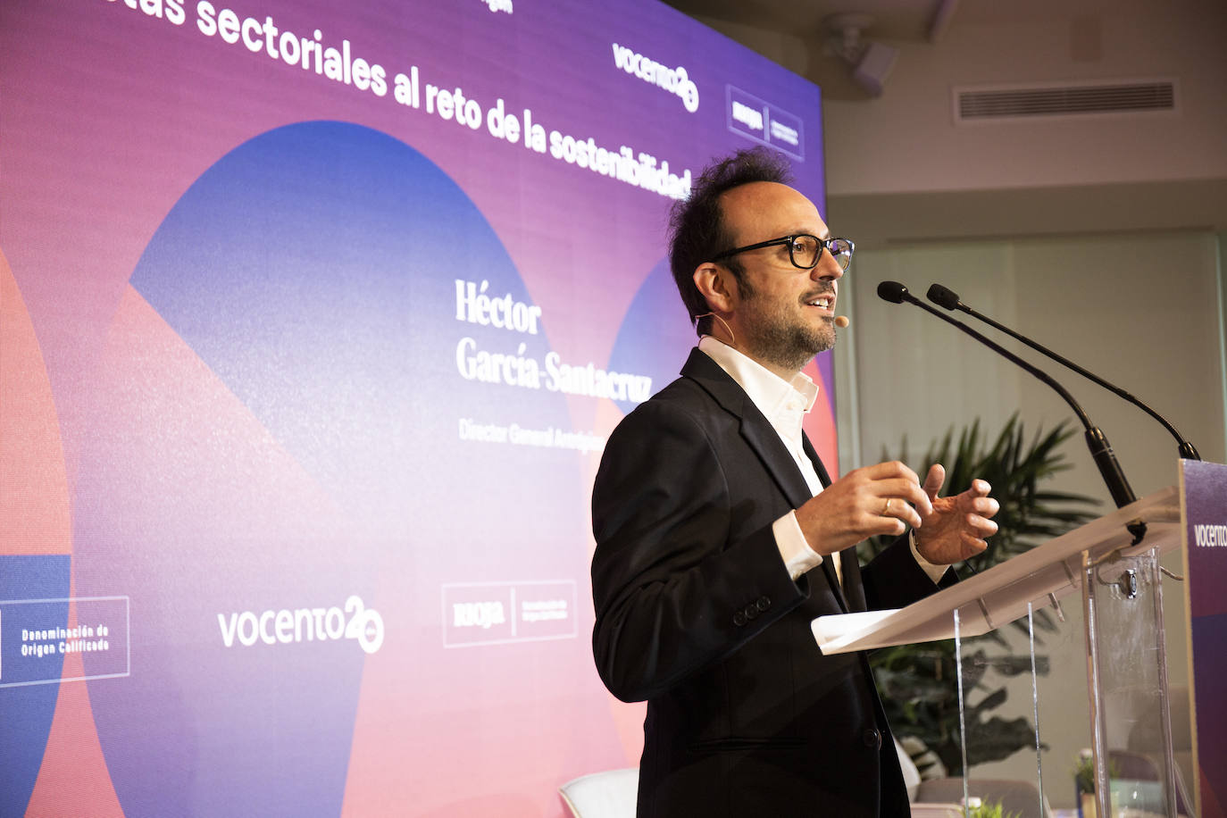 Fotos: &#039;Respuestas sectoriales al reto de la sostenibilidad&#039;, foro organizado por el Grupo Vocento y patrocinado por el Consejo Regulador de la Denominación de Origen Calificada (DOCa) Rioja