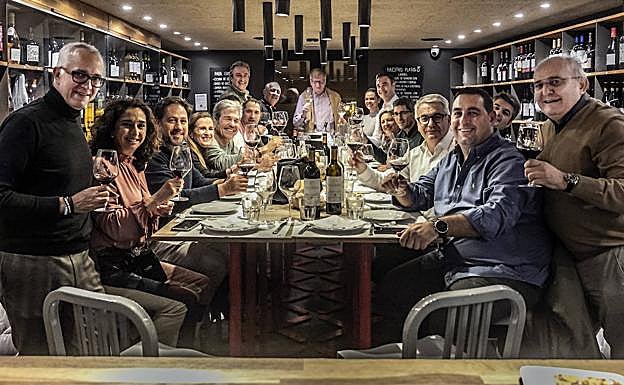 Imagen principal - Las cenas navideñas de empresa vuelven con fuerza y llenan ya los restaurantes