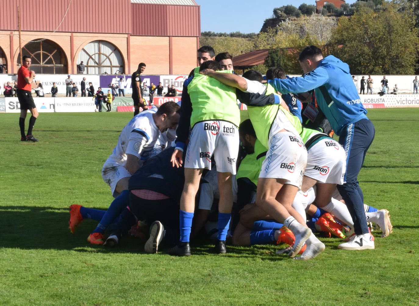 Fotos: Los penaltis catapultan al Arnedo