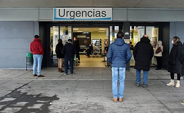 Pacientes a la espera de atención en el servicio de urgencias del CARPA, en una imagen de archivo. 