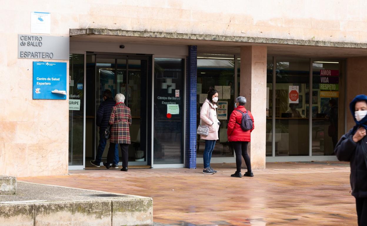 Entrada al centro de salud Espartero de Logroño. 