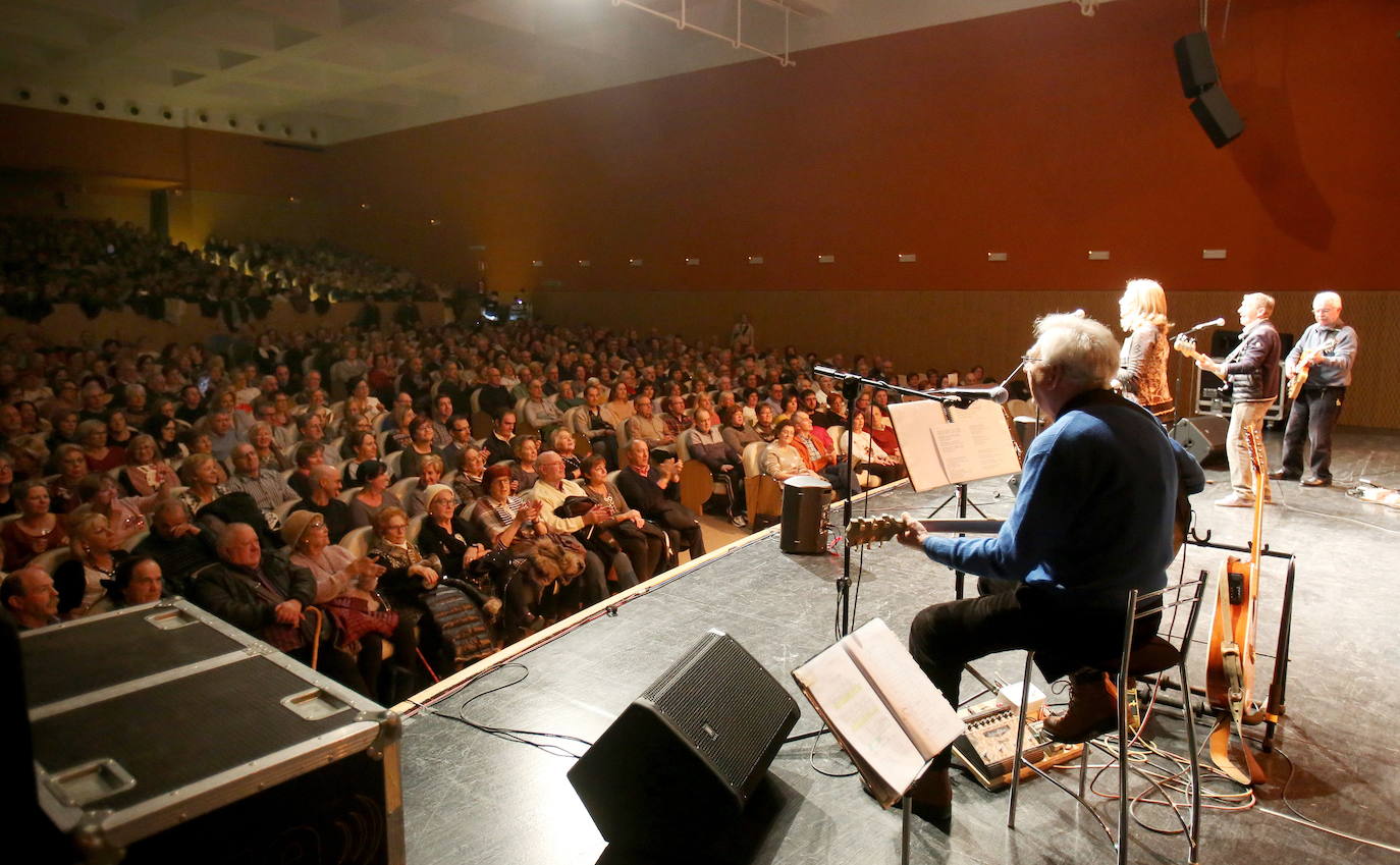 Imagen de una pasada edición del concierto de Los Yankos y Los Átomos a beneficio de Proyecto Hombre. 