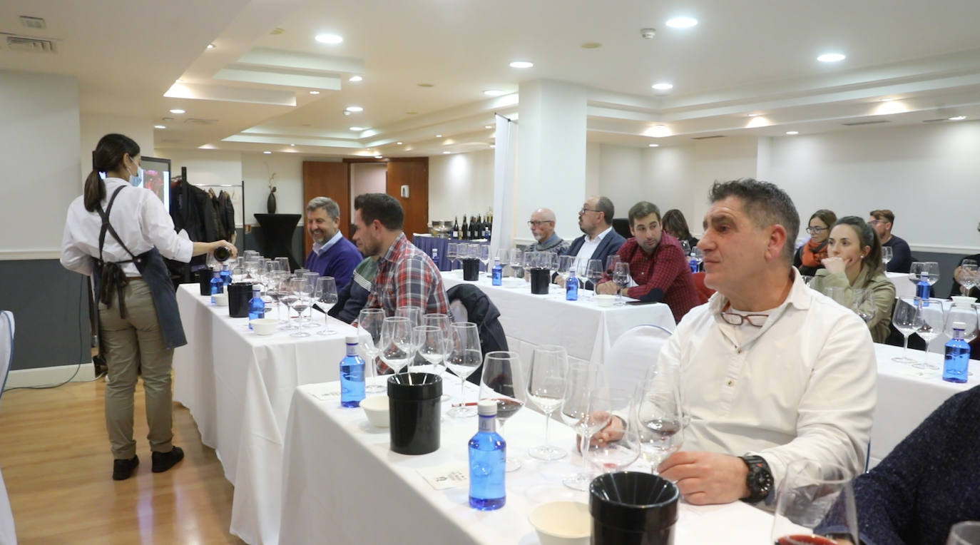 Fotos: Pilar Fernández Eguíluz (Peña la Rosa, Ábalos) protagonizó el club de catas