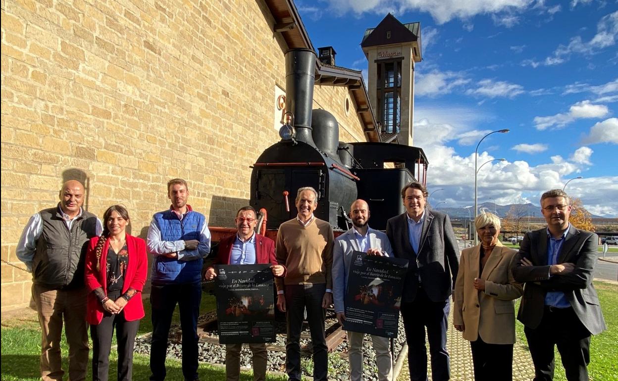 Participantes en la presentación ayer del programa navideño de la Asociación del Barrio de la Estación. 