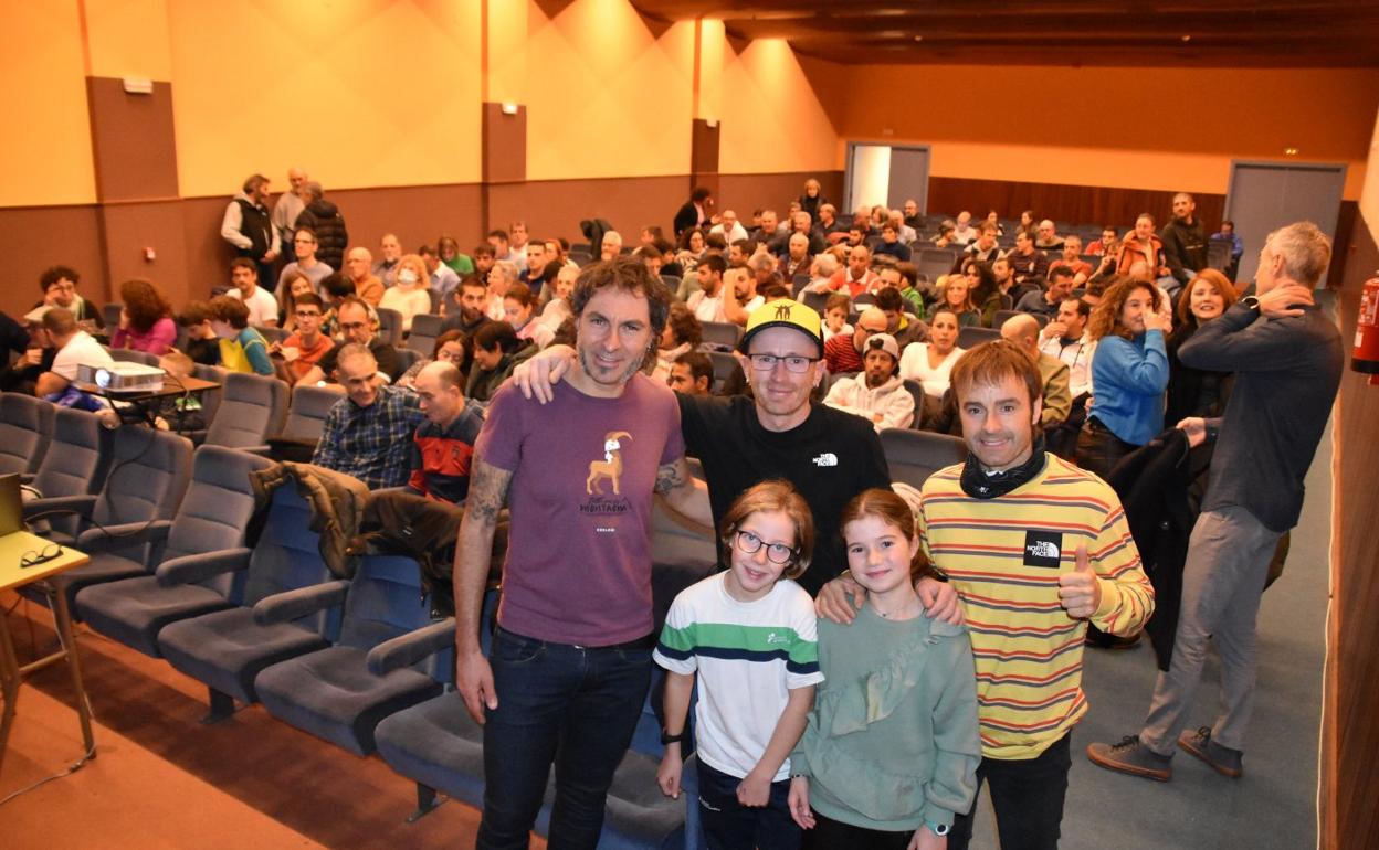 Los hermanos Pou, ayer en las jornadas del Club de Montaña de Calahorra. 