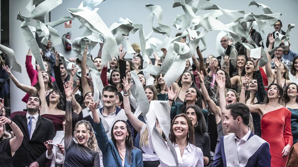 Acto de graduación de la Facultad de Ciencias de la Salud de la UR