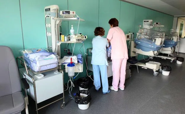 Una unidad de neonatos en un hospital.