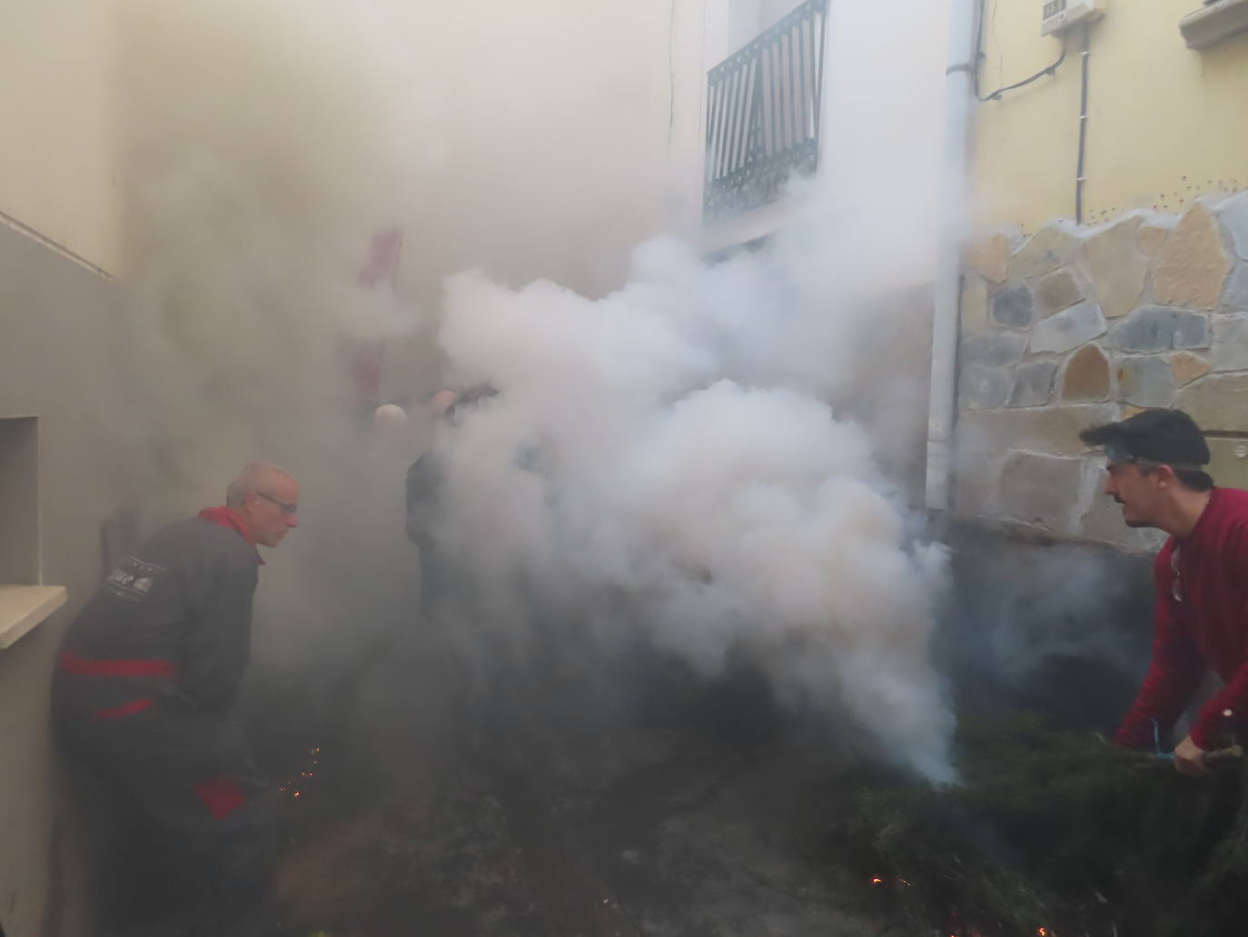 Fotos: Arnedillo recupera la Procesión del Humo tras la pandemia