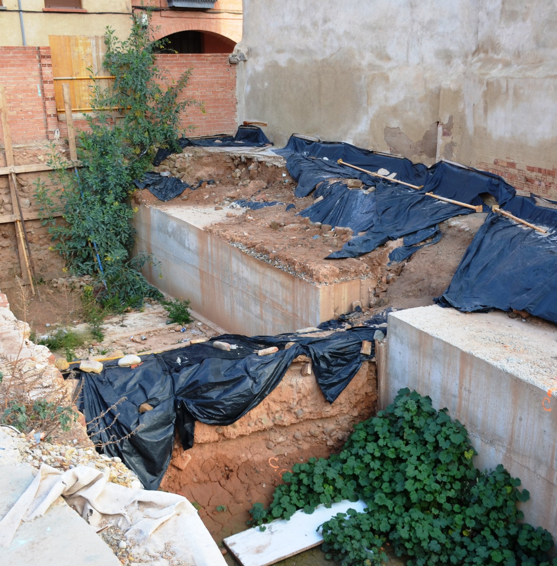 Parte de la estructura externa de la cloaca romana que ha quedado al descubierto con las obras. 