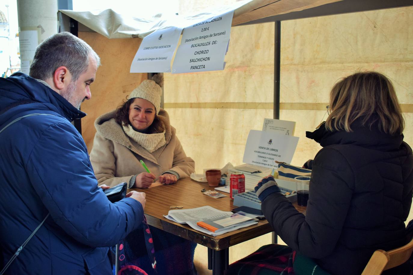 Fotos: Jornada de mercado y visitas al belén, en Sorzano