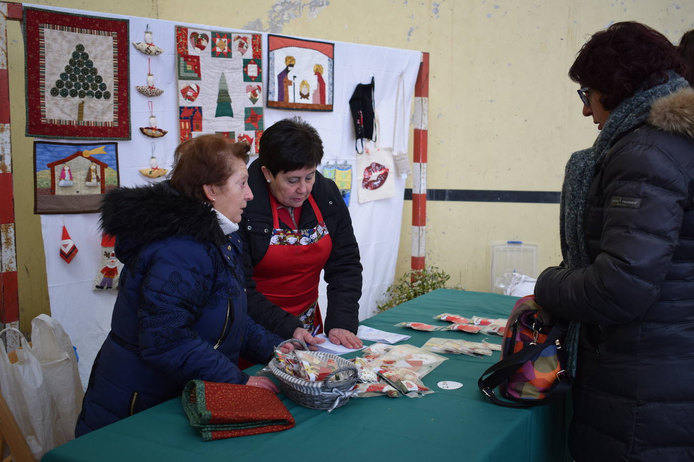 Fotos: Jornada de mercado y visitas al belén, en Sorzano